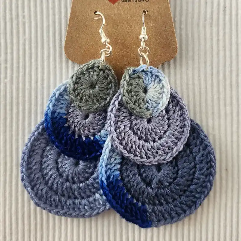 Aretes redondos azules