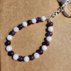 Charm de amatista y jaspe blanco