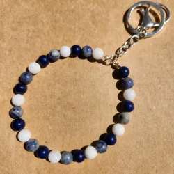Charm de lapislazuli, cuarzo blanco y jaspe moteado