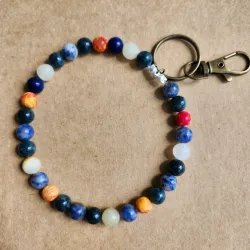 Charm de lapislazuli y jaspes