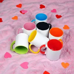 Jarras con interior y asa de colores 