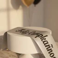 Banda "FELIZ CUMPLEAÑOS" plateada con letras negras