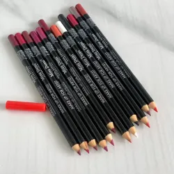 Delineador de labios y ojos