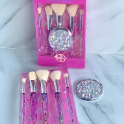 Set de brochas y espejo