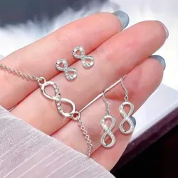 Pulsera y aretes de plata con diseño de infinito