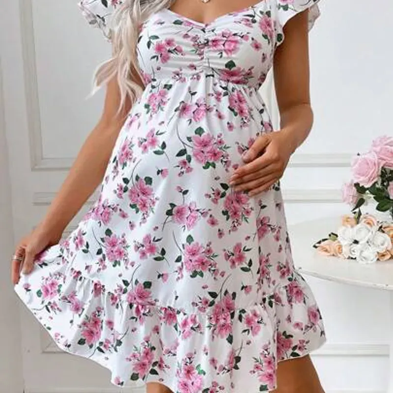 Vestido corto de maternidad con mangas cortas