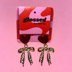 Aretes de corazones dorados