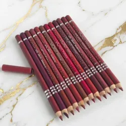 Delineador de labios✨