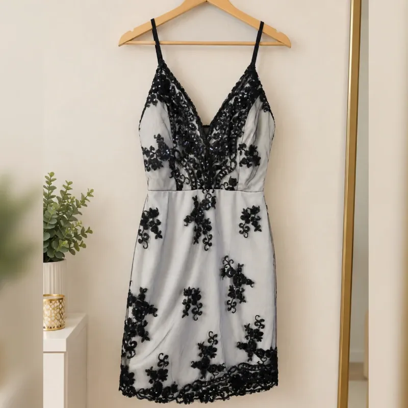Vestido Negro Lentejuelas Elegante