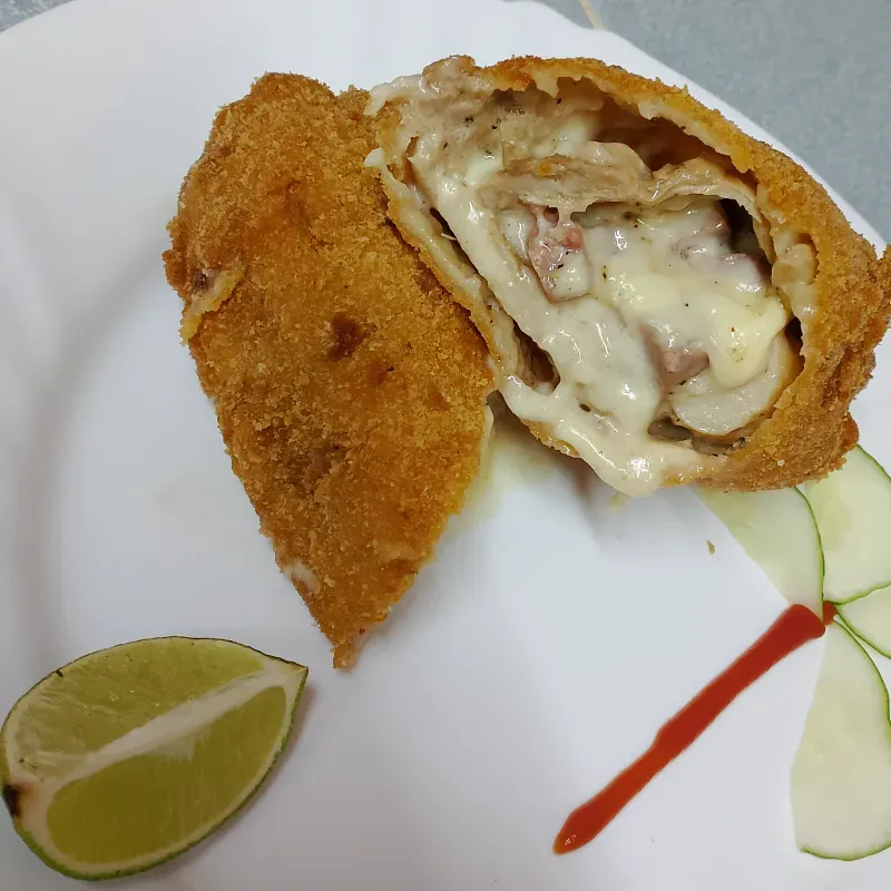 Rollito de pollo relleno