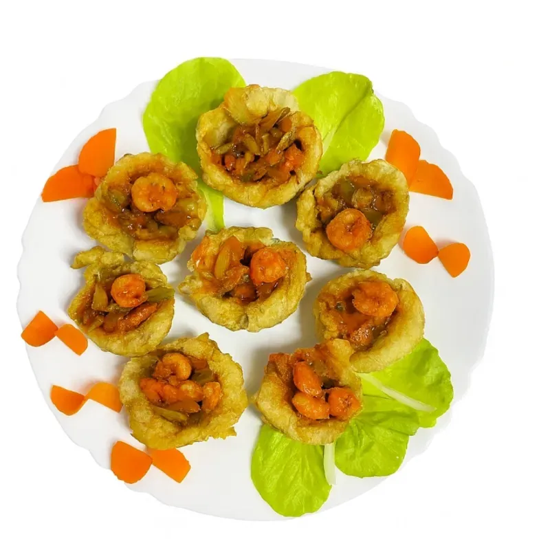 Tostones rellenos con enchilado de camarones