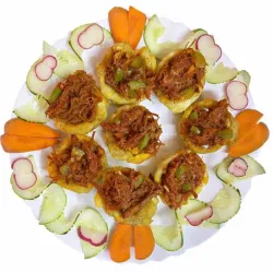 Tostones rellenos con Ropa Vieja 