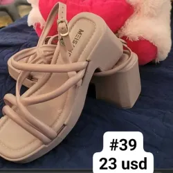 Sandalias de tacón pequeño 
