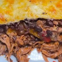 Arroz Moro Relleno de Masa de Carne y Plátano Maduro Frito