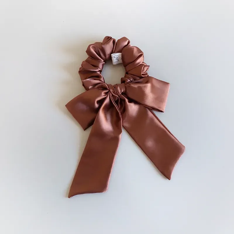Scrunchie con lazo satén rosa oscuro