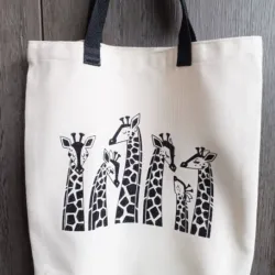 Bolsa Tote / Tote Bag – “Familia de jirafas” (Giraffe family)