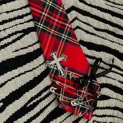 Corbata con alfileres