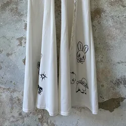 Pantalon campana con ignorant tatoos