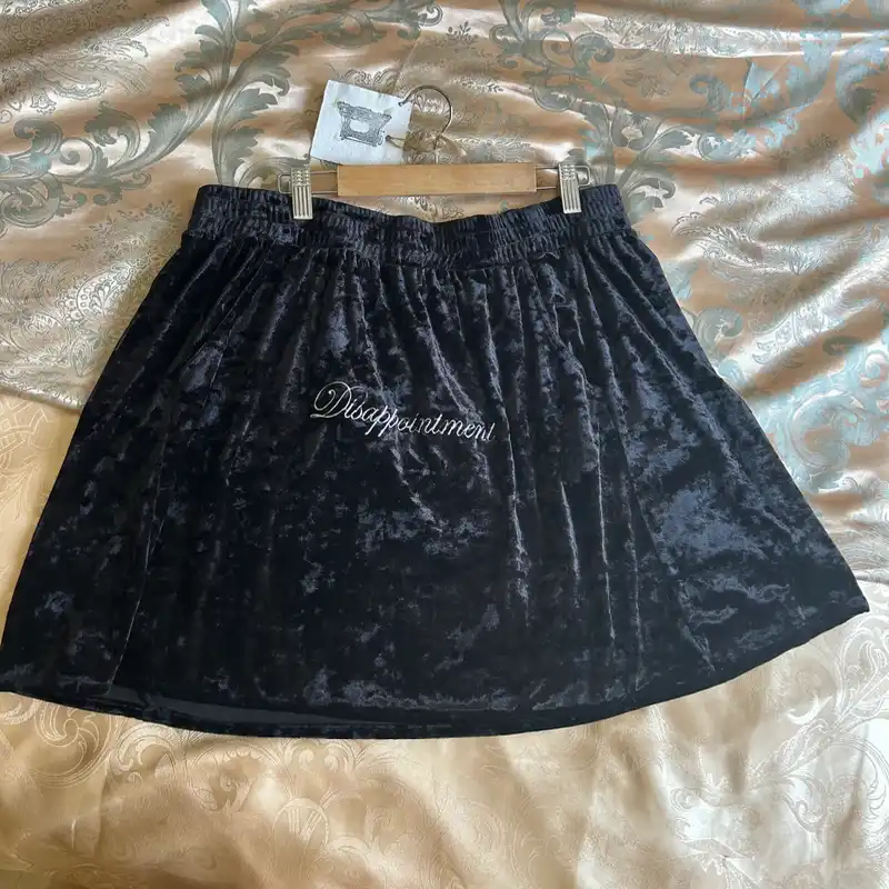 Saya de velvet con bordado