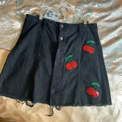 Saya negra con cerezas