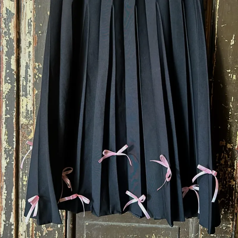 Saya plisada con lacitos