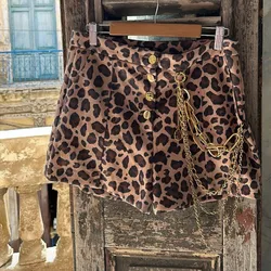 Saya short animal print con cadenas