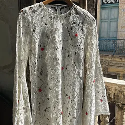 Vestido encaje blanco con rositas