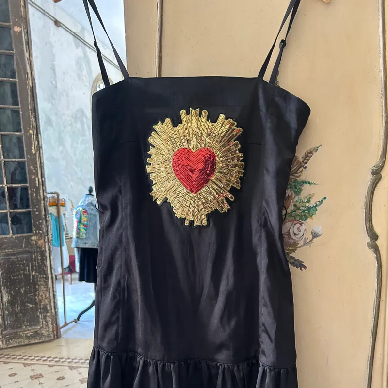 Vestido negro con corazon
