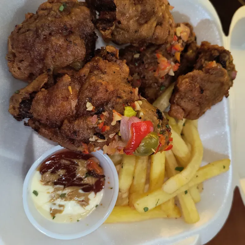 Pollo frito con papas 