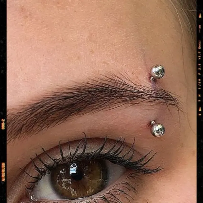 Piercing de ceja 