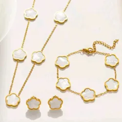 Conjunto de cadena con pulsa y aretes