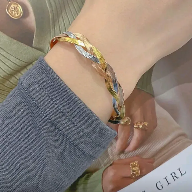 Collar trenzado y pulsa