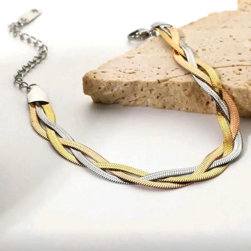 Collar trenzado y pulsa