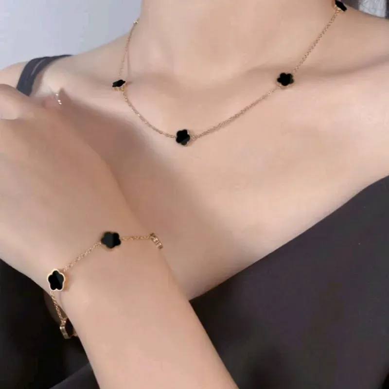 Juego de collar pulsa y aretes