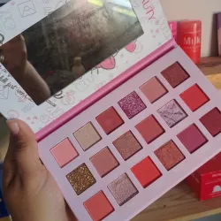 Paleta de sombras de 18 tonos