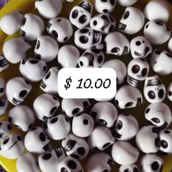 Calaveras plásticas Blancas