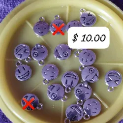 Caritas metálicas varias