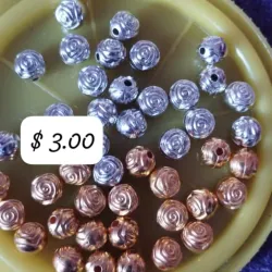 Conector redondo tallado plateado o dorado