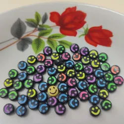 Fichas Negras con Caritas Felices colores varios