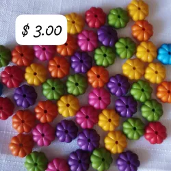 Figuras de flores imitan madera