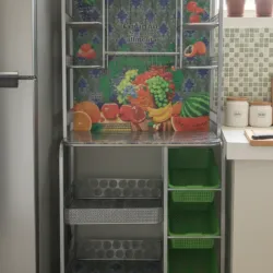Repostero con platero, portavasos y canastas