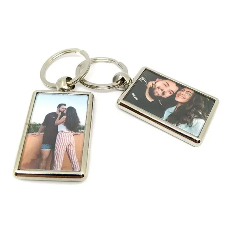 Llavero metálico rectangular sin abridor 