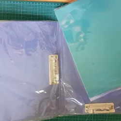 Carpeta con presilla