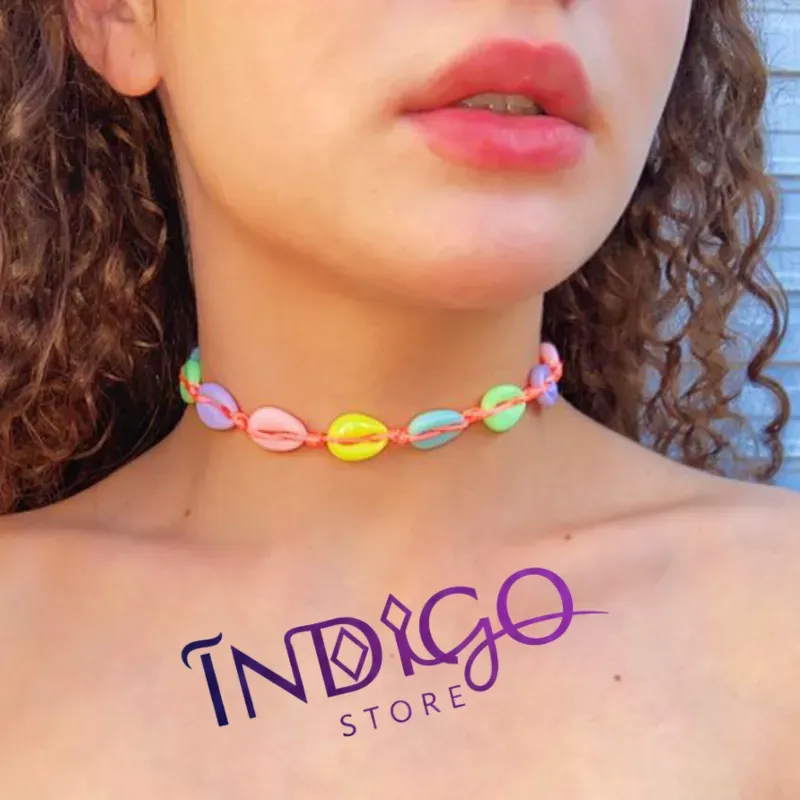 Collar de caracoles multicolor