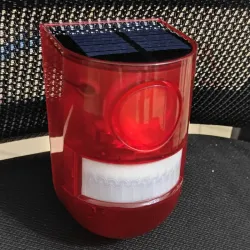 Sensor de movimiento con alarma roja incorporada