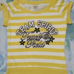 Pullover de rayas amarillo y blanco. 