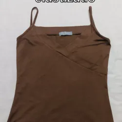 Camiseta carmelita. 