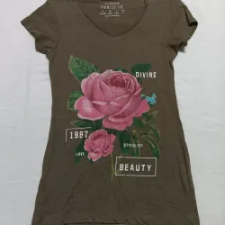 Pullover  Verde olivo oscuro con rosa. 