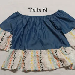 Blusa de mangas azul con vuelo. 