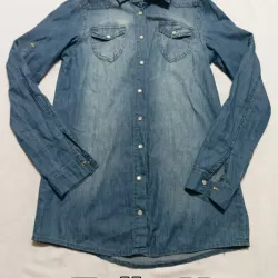 Camisa mangas larga de mezclilla. 